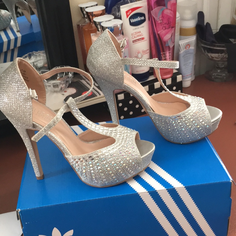 Heels - Picture 4 of 7